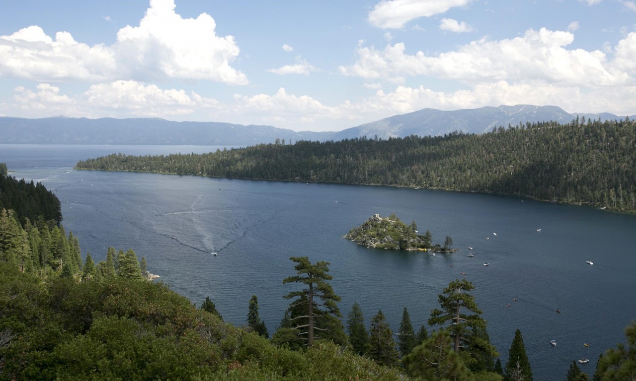 ‘I was blown away’: divers haul 200lb of trash from Lake Tahoe in a day